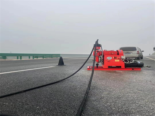 卫东马路路基路面开裂下沉注浆加固灌浆